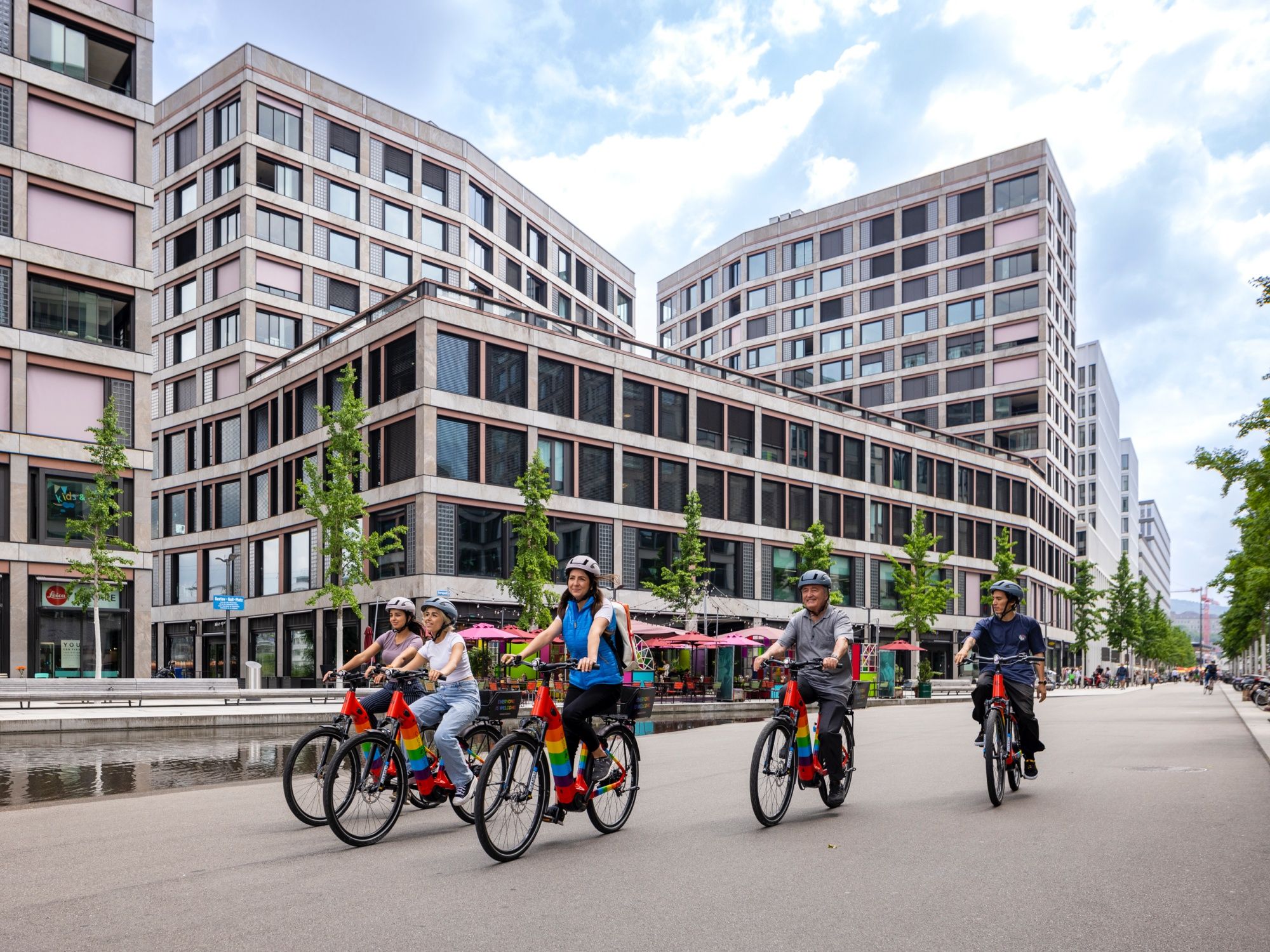 Jelajah Basikal Elektrik di Zürich: Terokai bandar dengan dua roda semasa lawatan penjelajahan.