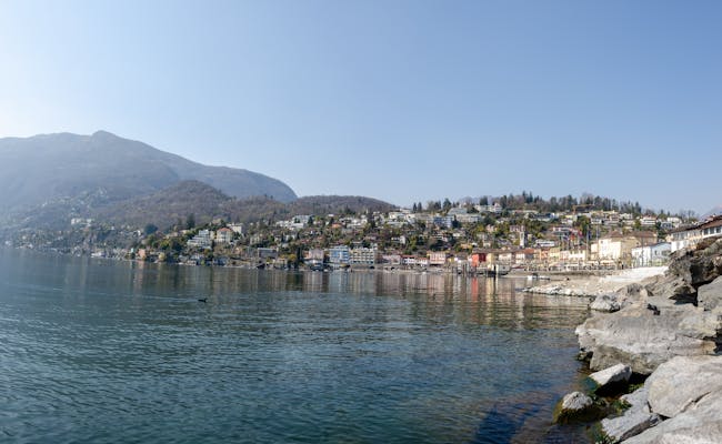 Lago Maggiore: pemandangan romantis ke Ascona, lanskap air, gunung, perjalanan musim panas