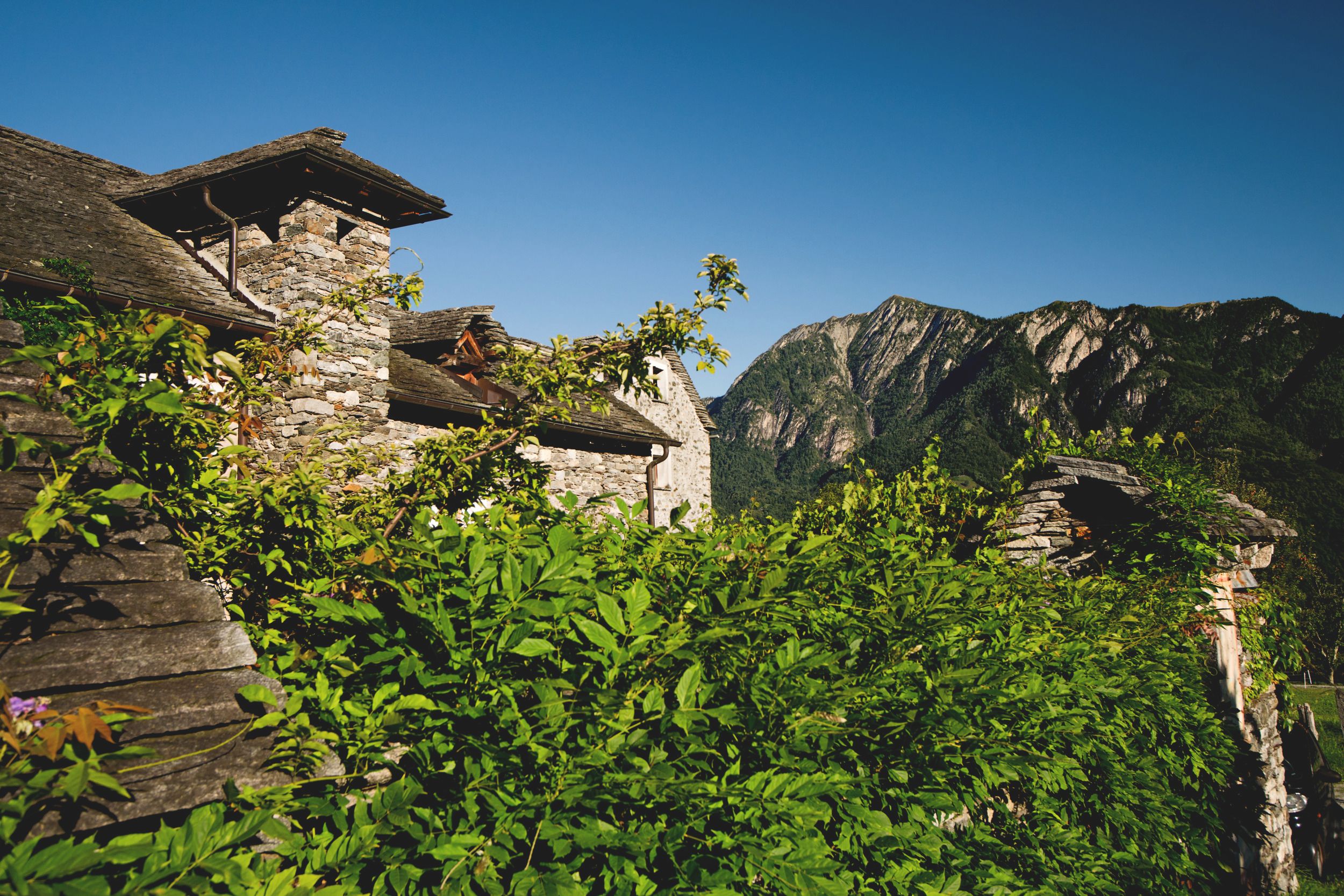 Centovalli Bahn: สำรวจซากปรักหักพังที่ Bordei ท่ามกลางธรรมชาติใน Parco Nazionale del Locarnese.