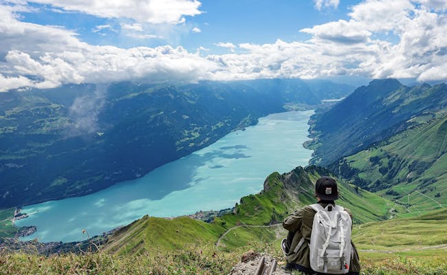 Vista del lago Brienzer Rothorn y sus alrededores en verano.
