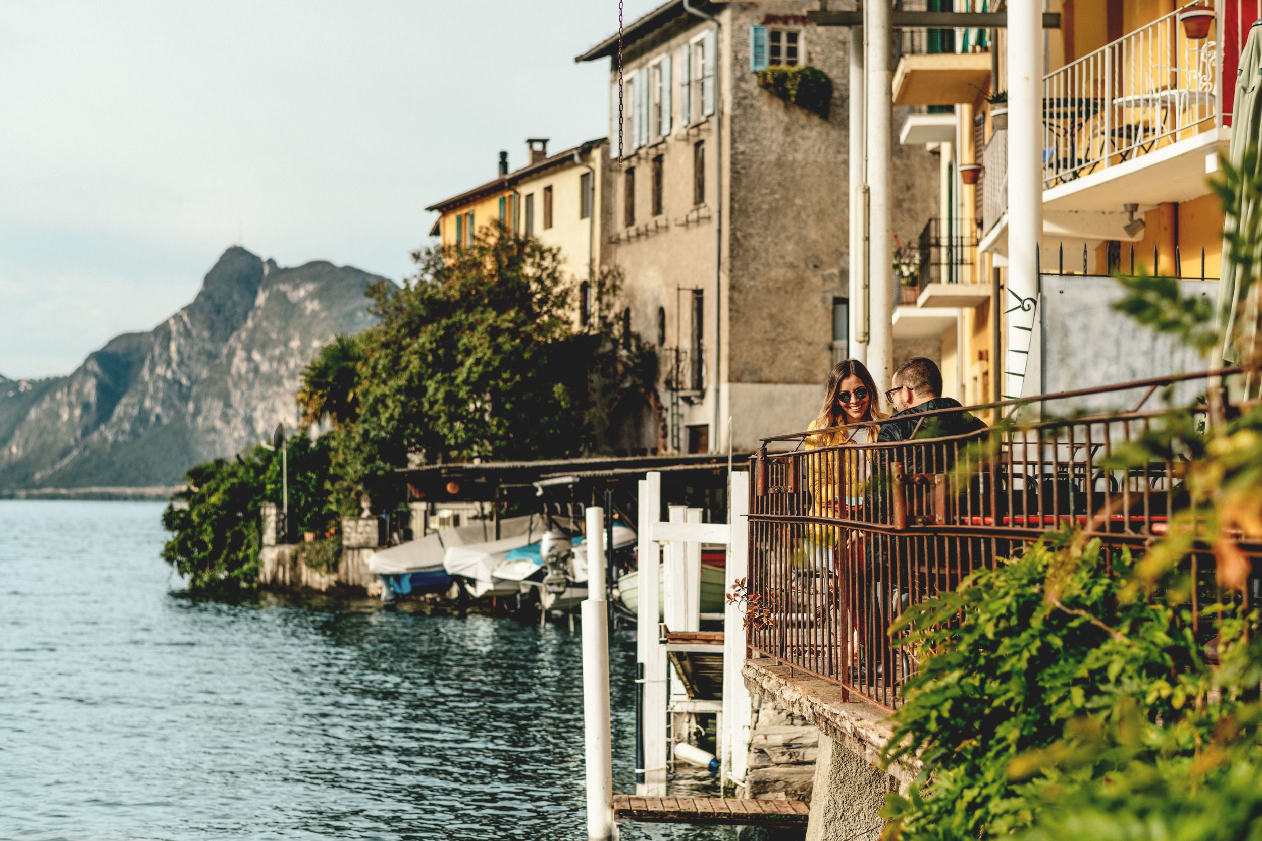Gandria: tempat romantis di tasik Lugano, sempurna untuk berjalan-jalan dan menikmati pemandangan di tepi air.