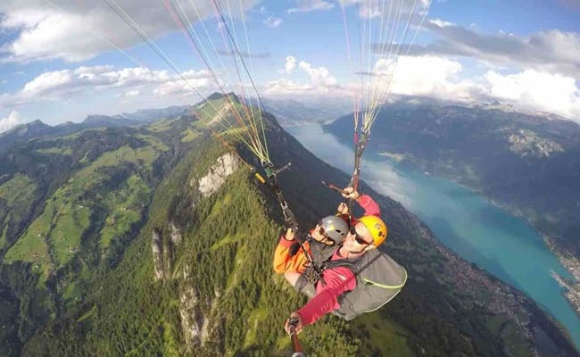 Vol en tandem en parapente (photo : Paragliding Interlaken)