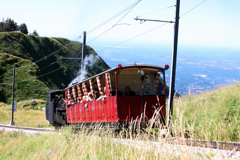 Tessin Bergbahnen Zahnradbahn Generoso mit Dampflok 