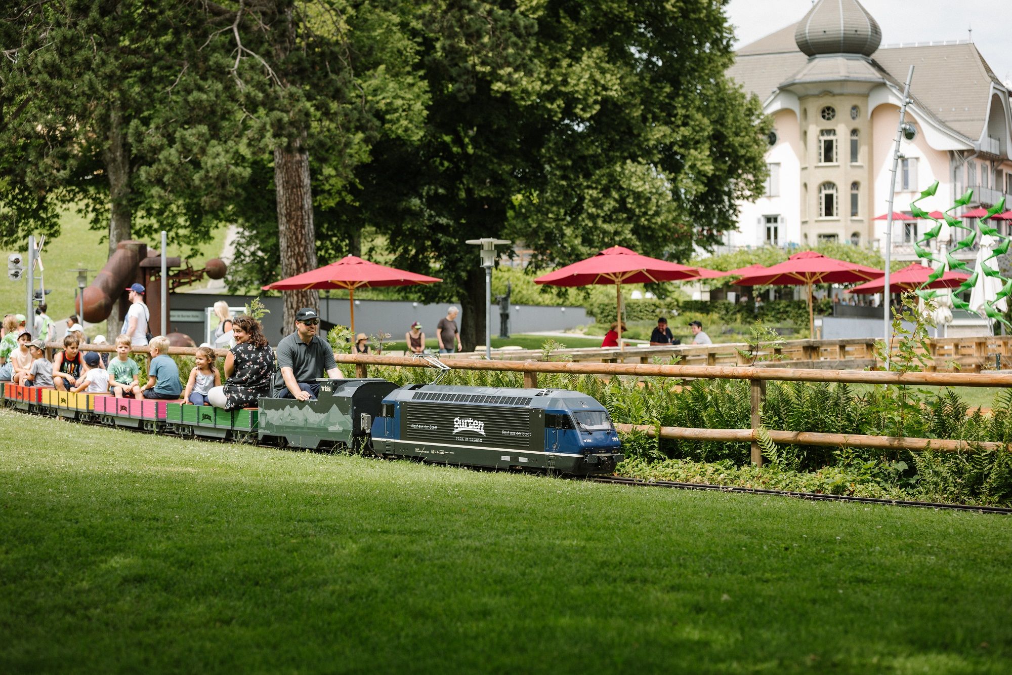 Taman Permainan Gurten: Keseronokan keluarga di alam semula jadi dengan tarikan untuk kanak-kanak dan berkumpulan di musim panas.