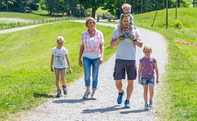 Hiking family (Photo: Zugerbergbahn)