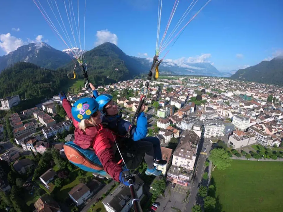 Interlaken Paragliding Gleitschirmfliegen Tandem