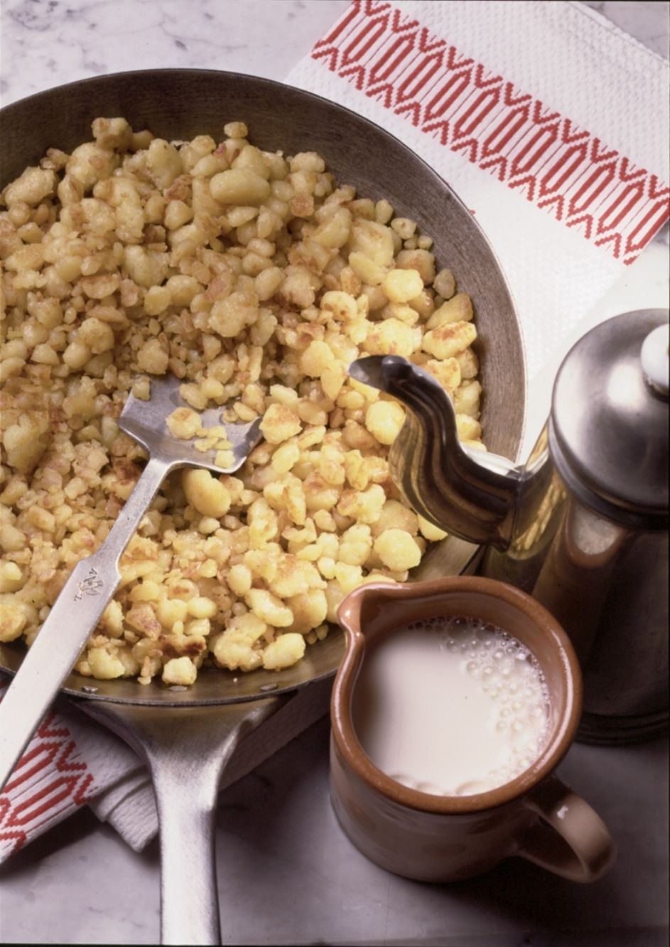 Brambory s sýrem připravované v útulném prostředí