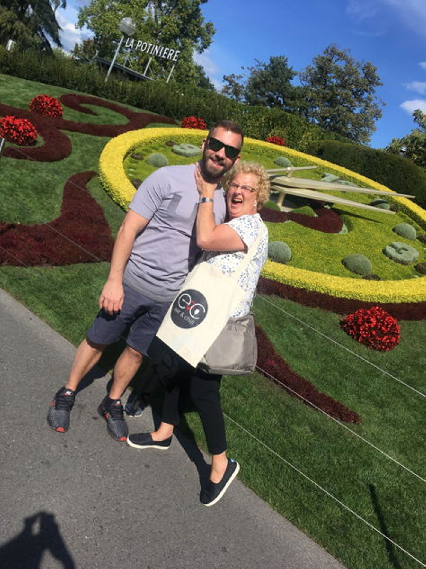 जेनेवा में फ़ूडटूर के साथ जोड़ा हुआ जोड़ी,font, दोपहर, पीछू, जिस पर घड़ी बगीचा है