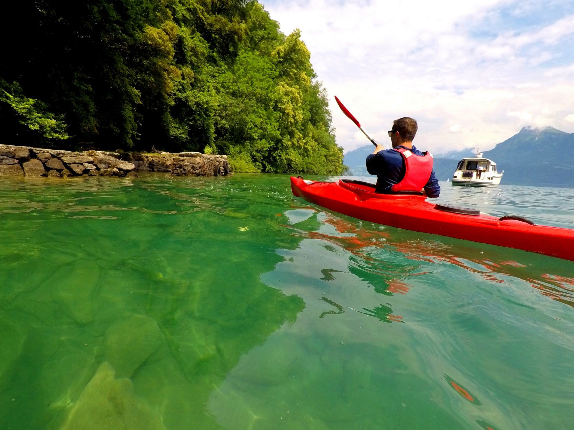 Sea kayak on Lake Lucerne, kayaking in nature, relaxed barbecue tour for groups.