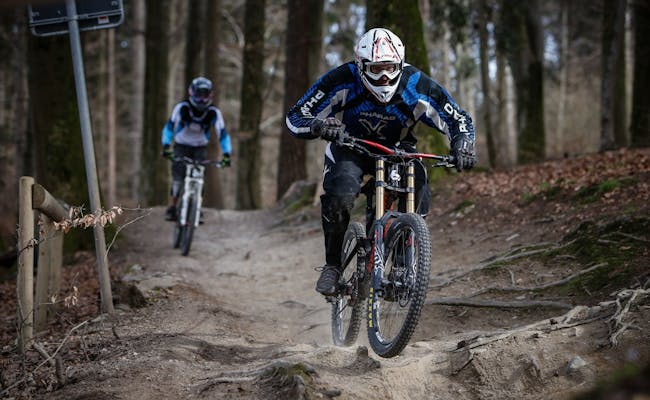 Mountainbiken: Beleef spannende trails in het Gurtenpark bij Bern met een fantastisch uitzicht op de natuur.