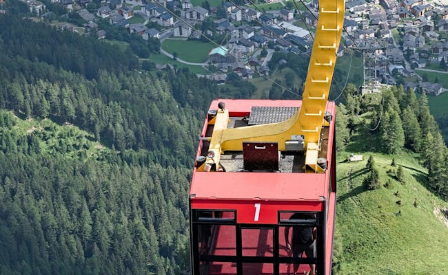 Gemmibahn: Experimenta la impresionante vista de las montañas en verano con increíbles senderos para caminar.