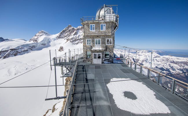 Sphinx Terrasse på Jungfraujoch med udsigt over gletsjeren.