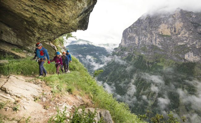 Klettersteig Mürren dengan panorama pegunungan dan awan