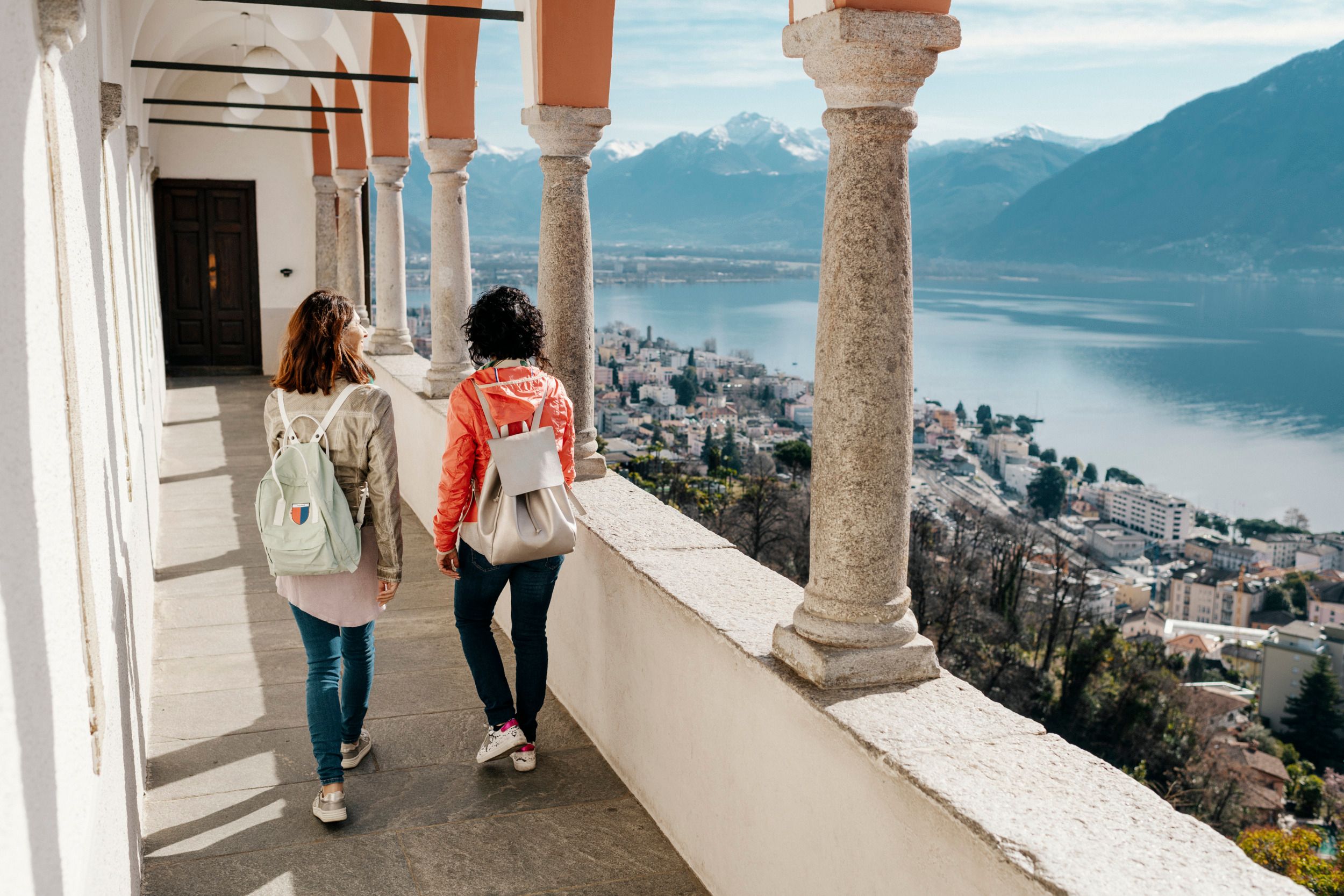 โลคาร์โน: มาค้นพบมาดอนน่าเดลซัสโซซึ่งมีวิวที่สวยงามของเซนโทวัลลีและภูเขา