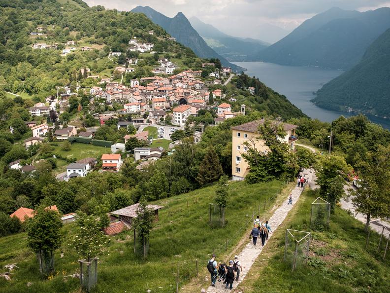 मोन्टे ब्रे रास्ता: त्सिसी क्षेत्र में चलना और रोमांच का आनंद लें।