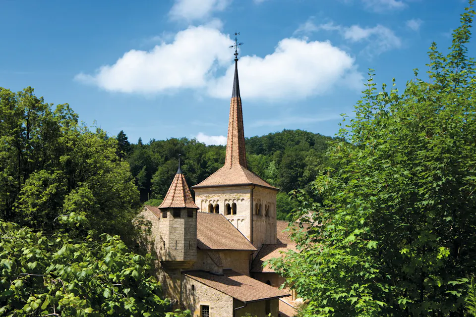 Naturpark Jura Vaudois Romainmotier Kirche