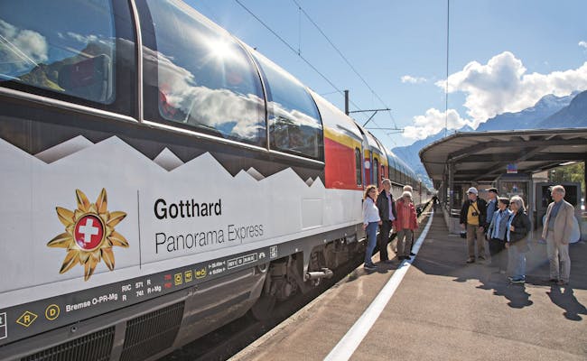 Gotthard Panorama Express: Ontdek het schilderachtige station met ontspannen reizen in Zwitserland.