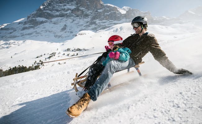 Luge à Kleine Scheidegg : Amusement dans la neige avec les enfants, montagnes, activité d'hiver