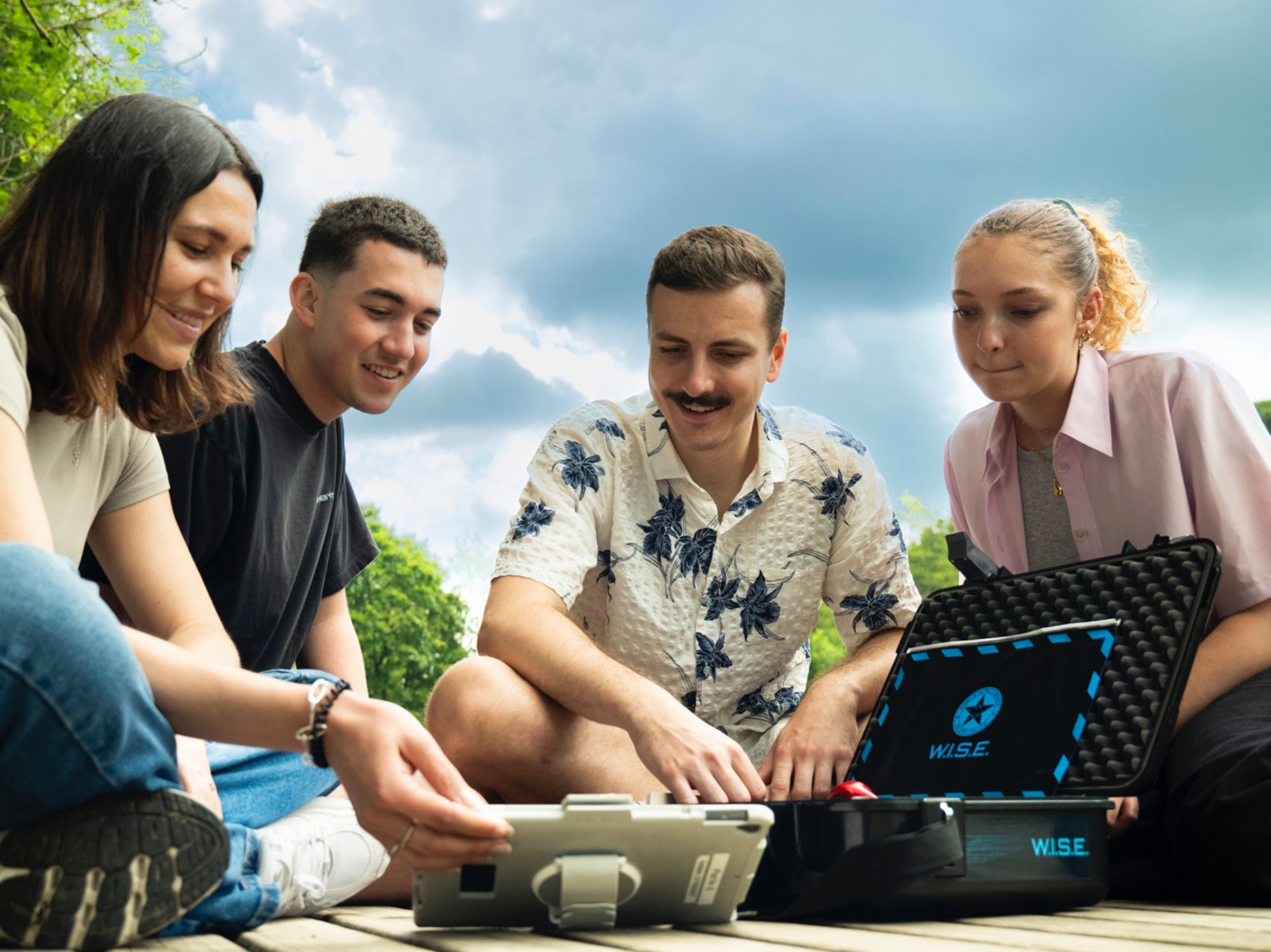 Квест-игра в Санкт-Галлене: команда участников во время операции "Mindfall", захватывающие приключения для всех.