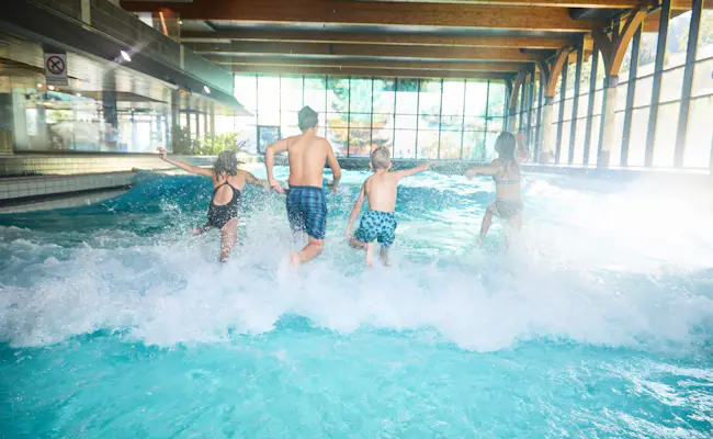 Alpamare - das grösste Erlebnisbad der Schweiz | Swiss Activities