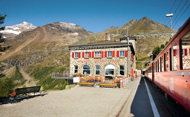 Arrêt intermédiaire sur l'Alp Grüm (photo : Suisse Tourisme Renato Bagattini)