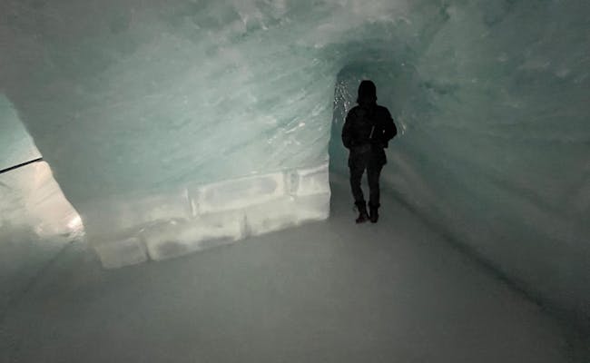 Ispalads: imponerende isstruktur på Jungfraujoch, perfekt til eventyr og gruppeture.