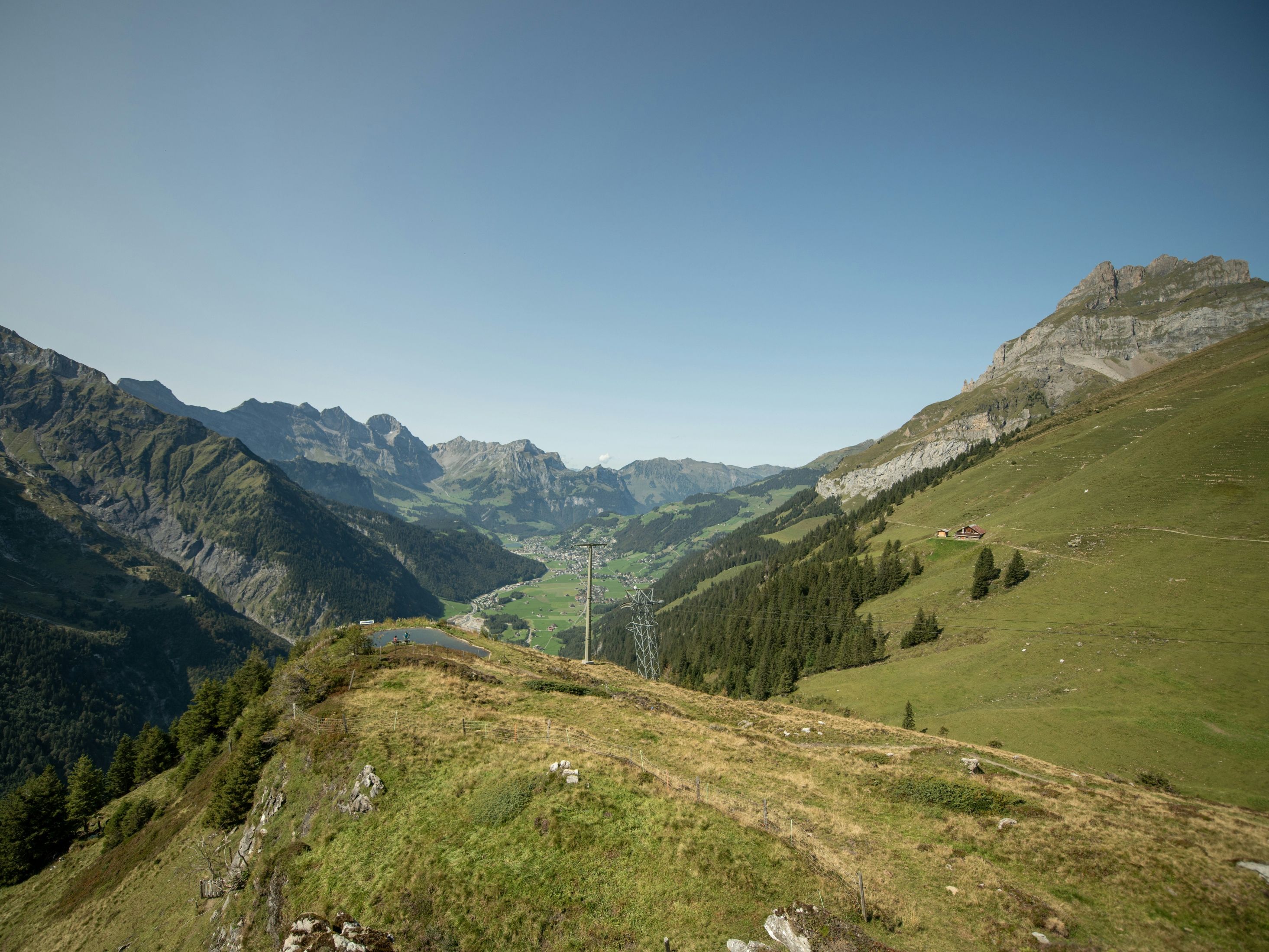 Engelberg: vista impressionante su montagne e valle, ideale per escursioni nella natura.