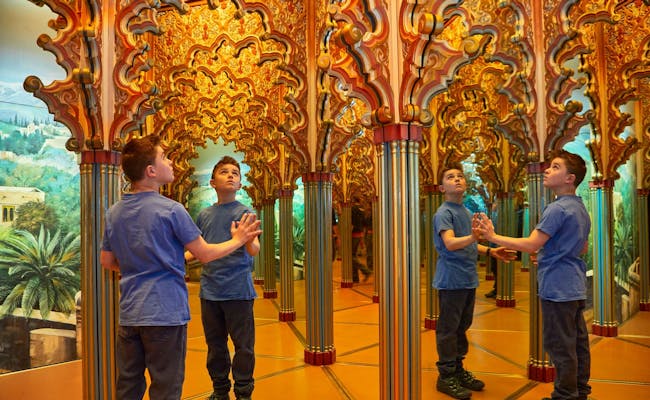 Mirror labyrinth in the Glacier Garden Lucerne, a unique experience for children in a fascinating environment.