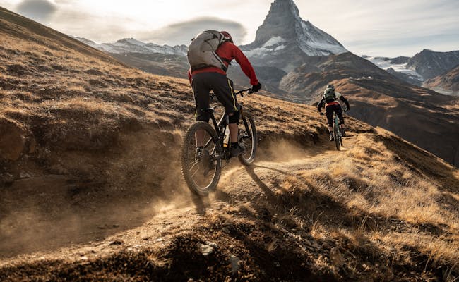 Randonnée au Riffelberg : balade en VTT avec vue sur le Cervin à Zermatt.