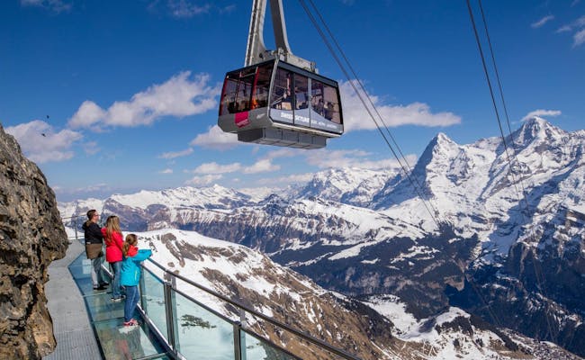Jalan Seru Schilthorn dengan Kereta Gantung dan Pegunungan Bersalju