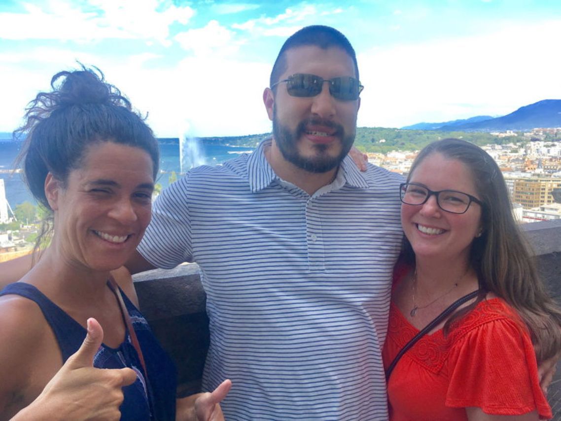 Incontrare amici a Ginevra, vista della città, estate