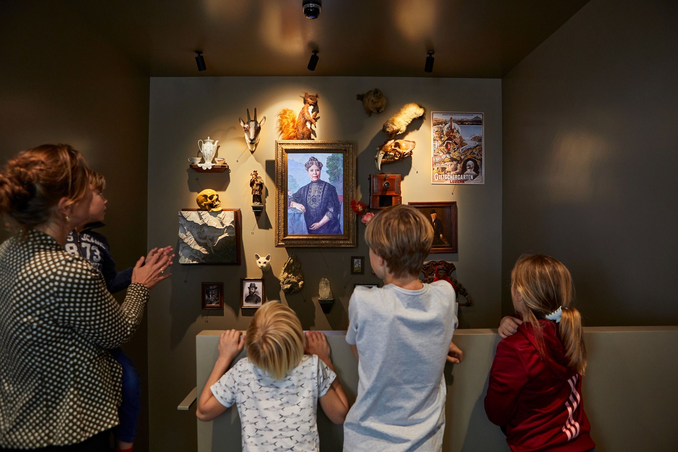 Schweizerhaus Museum: Interessante Exponate und Familienbesuch im Gletschergarten Luzern.