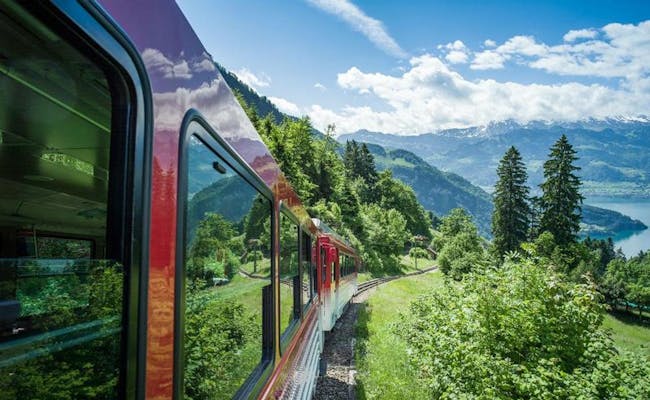ड्राइव्हिंग असिस्टंस: रिगी काल्टबाडपर्यंत ड्राइव्हिंग का अनुभव घ्या आणि पर्वत और प्राकृतिक दृश्य का आनंद लें।