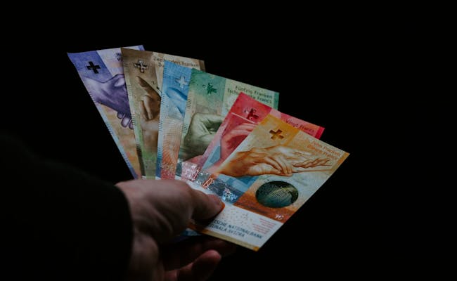Billets de banque suisses (photo : Unsplash)