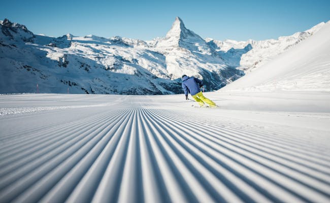 Matterhorn Glacier Paradise - pistas perfectamente preparadas para esquiadores en Zermatt.