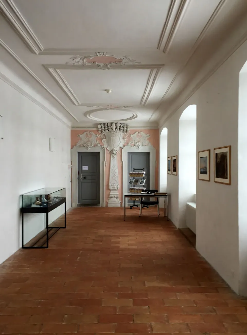 Kloster Einsiedeln Raum mit barockem Stuck