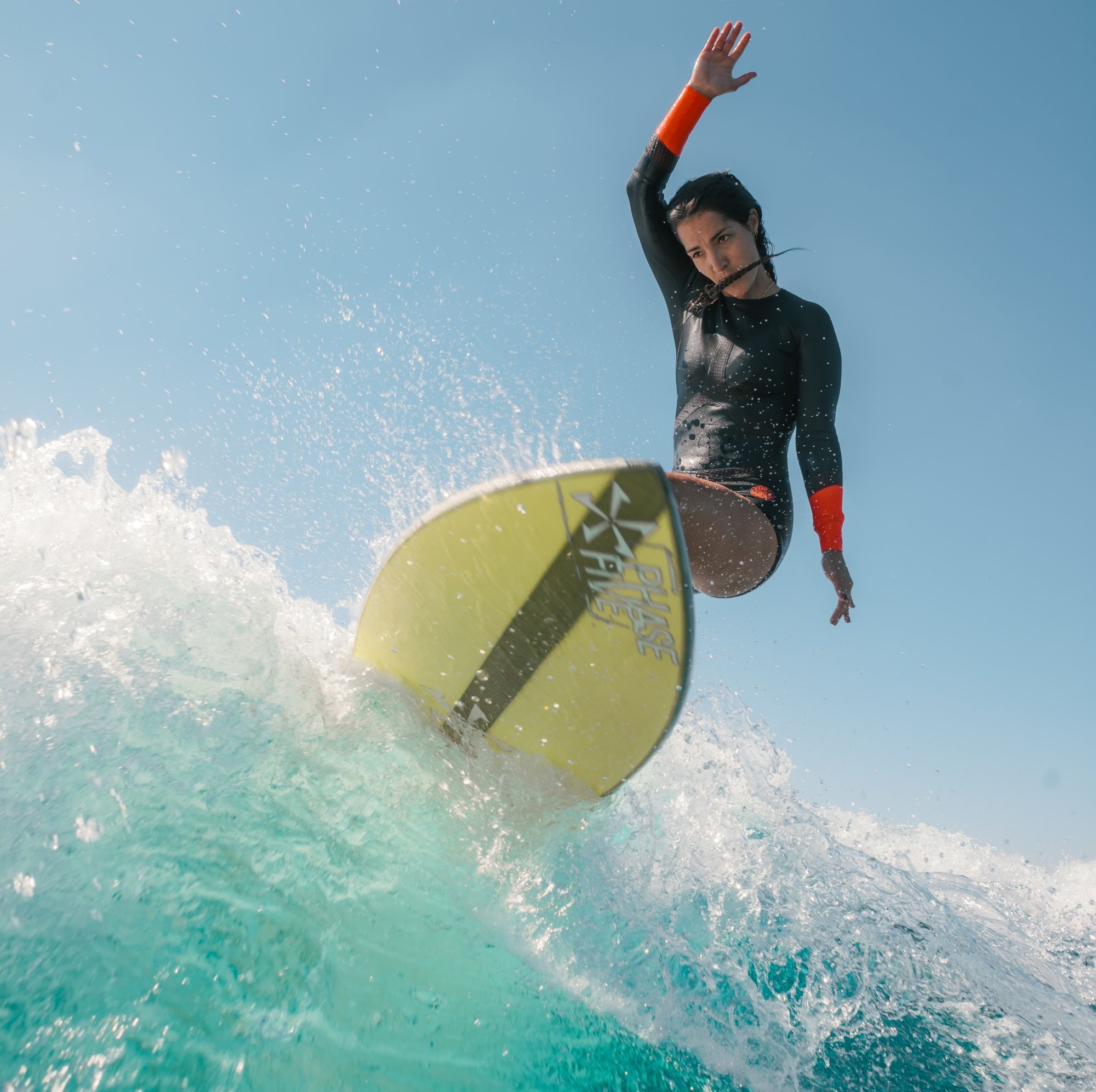 Wakesurfen: Erlebe aufregende Momente auf dem Zürichsee mit einem privaten Boot.