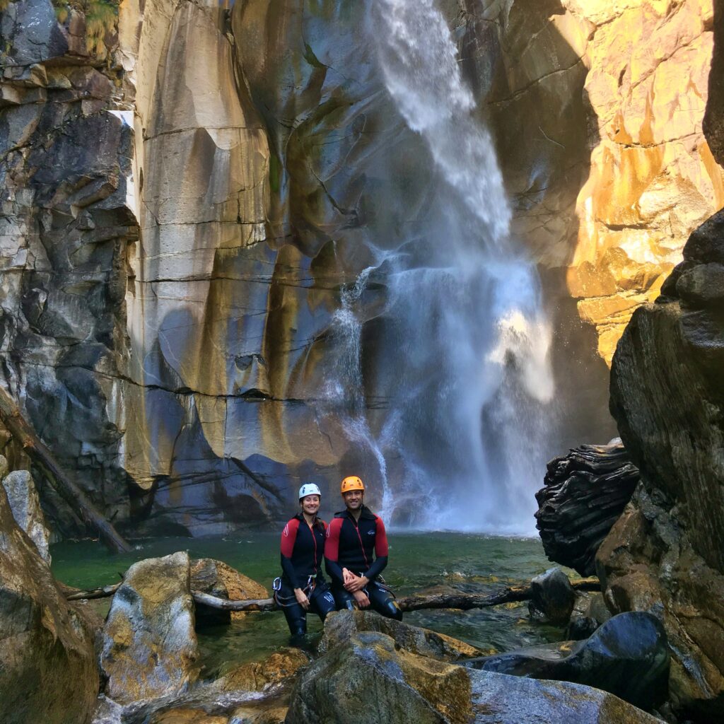 Lodrinoschlucht: Erlebe Canyoning im Tessin, eindrucksvolle Felsformationen und Wasserfälle.