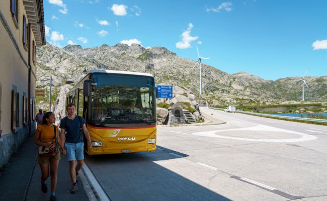 Bus postal du col du Gothard (Photo : Switzerland Tourism, André Meier)