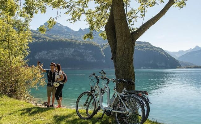 On foot or by bike from restaurant to restaurant (Photo: Heidiland Tourismus)