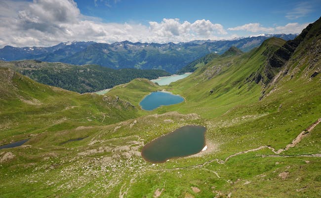 Pioratal Weg der Seen: wandere entlang der malerischen Seen und genieße die Natur im Tessin.