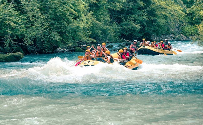 Rafting di Simme bersama kelompok penyelam di alam terbuka