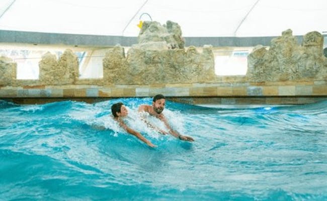 Vlnkový bazén v Splash and Spa s vodní zábavou