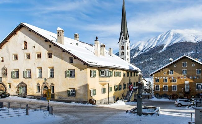 Centre du village de Zuoz en hiver (photo : Engadin Tourismus)