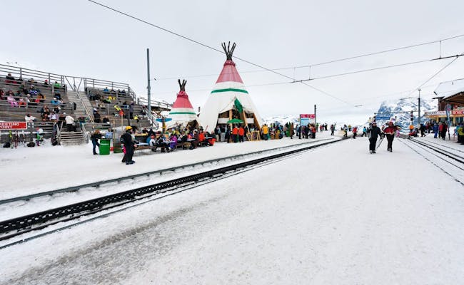 Tipi d'hiver : Vivez des moments de détente dans les montagnes à Kleine Scheidegg en hiver.