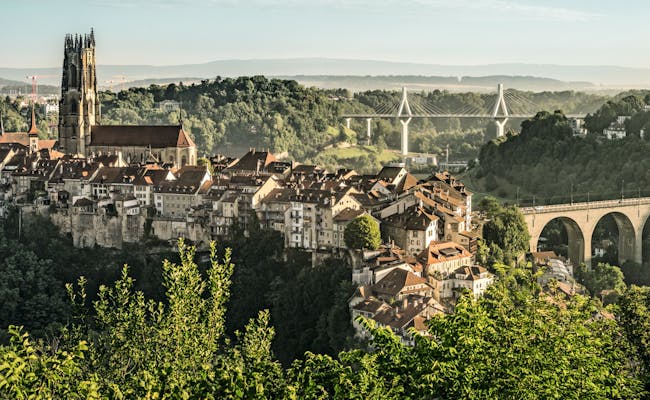 Ausblick auf Fribourg (Foto: Schweiz Tourismus Markus Muehler-Rasom)