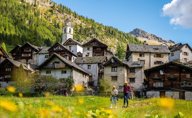 Bosco Gurin: idyllic mountain village in nature, ideal for hikes in summer.
