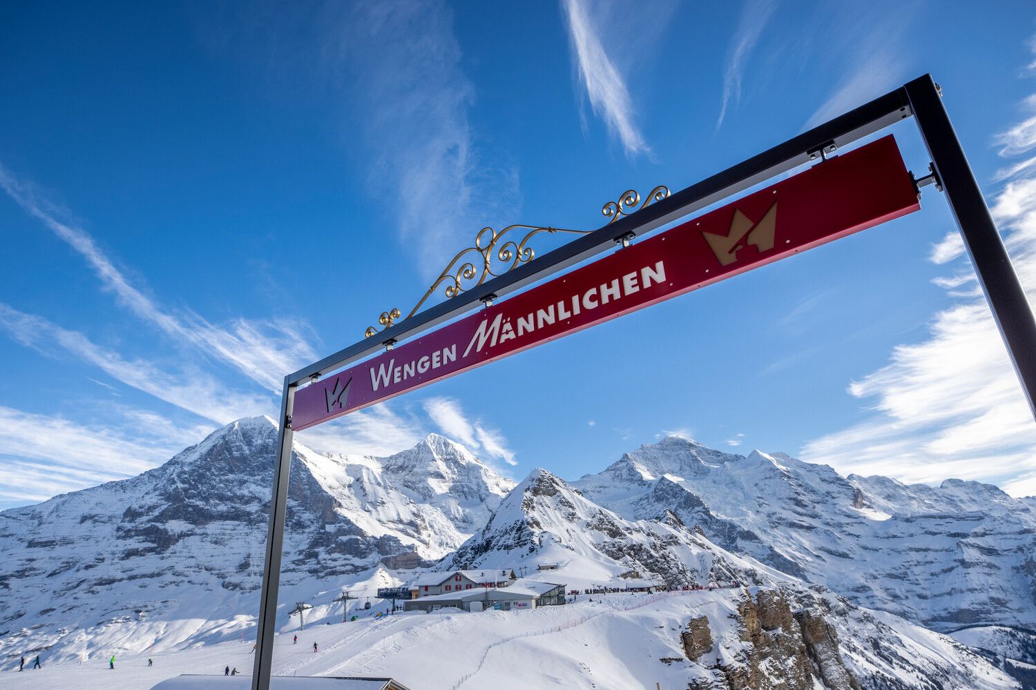 Männlichen: Skigebiet in Wengen, winterliche Landschaft mit Bergen und perfektem Schnee für das Skifahren.