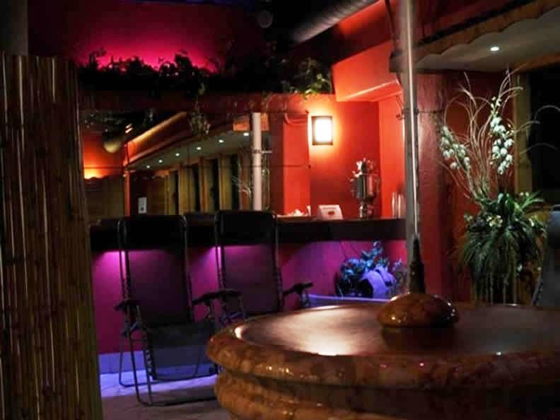 California Aquapark with water activities and visitors in a cozy environment