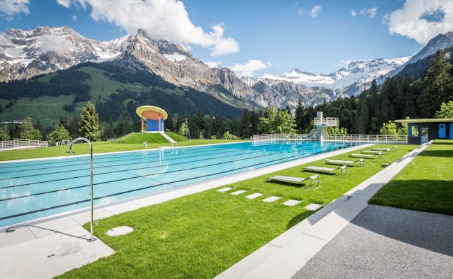 Swimming pool Gruebi (Photo: Tourism Adelboden Lenk Kandersteg)